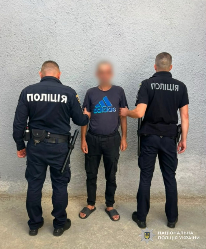 Побив 74-річну матір і залишив її вдома: на Хустщині чоловіка взяли під варту
