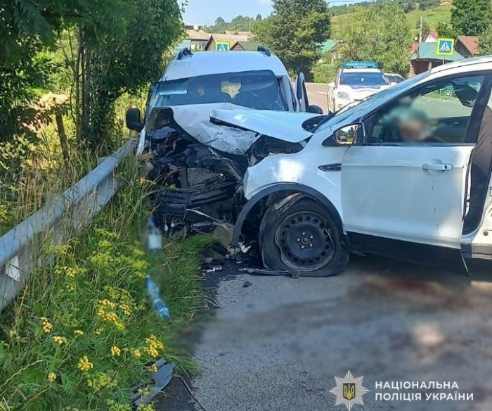 Поліція Рахівщини розслідує ДТП, у якій травмувалися семеро людей, серед яких – двоє малолітніх хлопчиків
