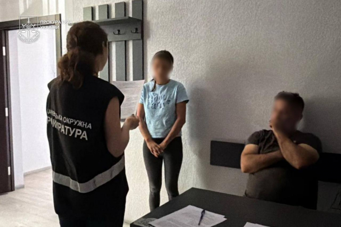 На Закарпатті багатодітну матір обвинувачують у сексуальній експлуатації малолітньої доньки