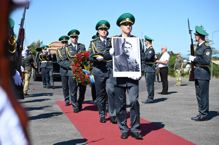 Майже через 90 років Євген Коновалець повертається в Україну: прах полковника зустріли на Закарпатті