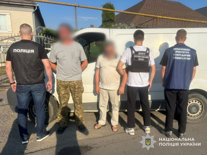 Від 6 000 до 32 000$ за переправлення через кордон: на Закарпатті поліція викрила групу зловмисників, які також сприяли вибуттю військовослужбовців із частин