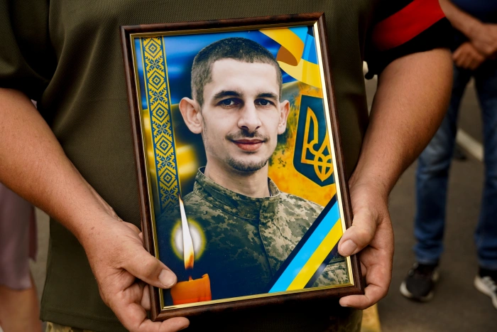 Назавжди 30: Ужгород сьогодні попрощався зі ще одним захисником, солдатом Вадимом Балогом