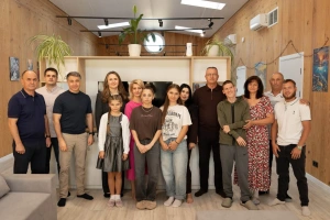 Безпека, турбота і дім: як дві родини з прифронтових областей облаштували життя на Закарпатті