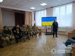 Поліцейські разом із ветеранами війни провели уроки безбар’єрності для учнів Закарпаття